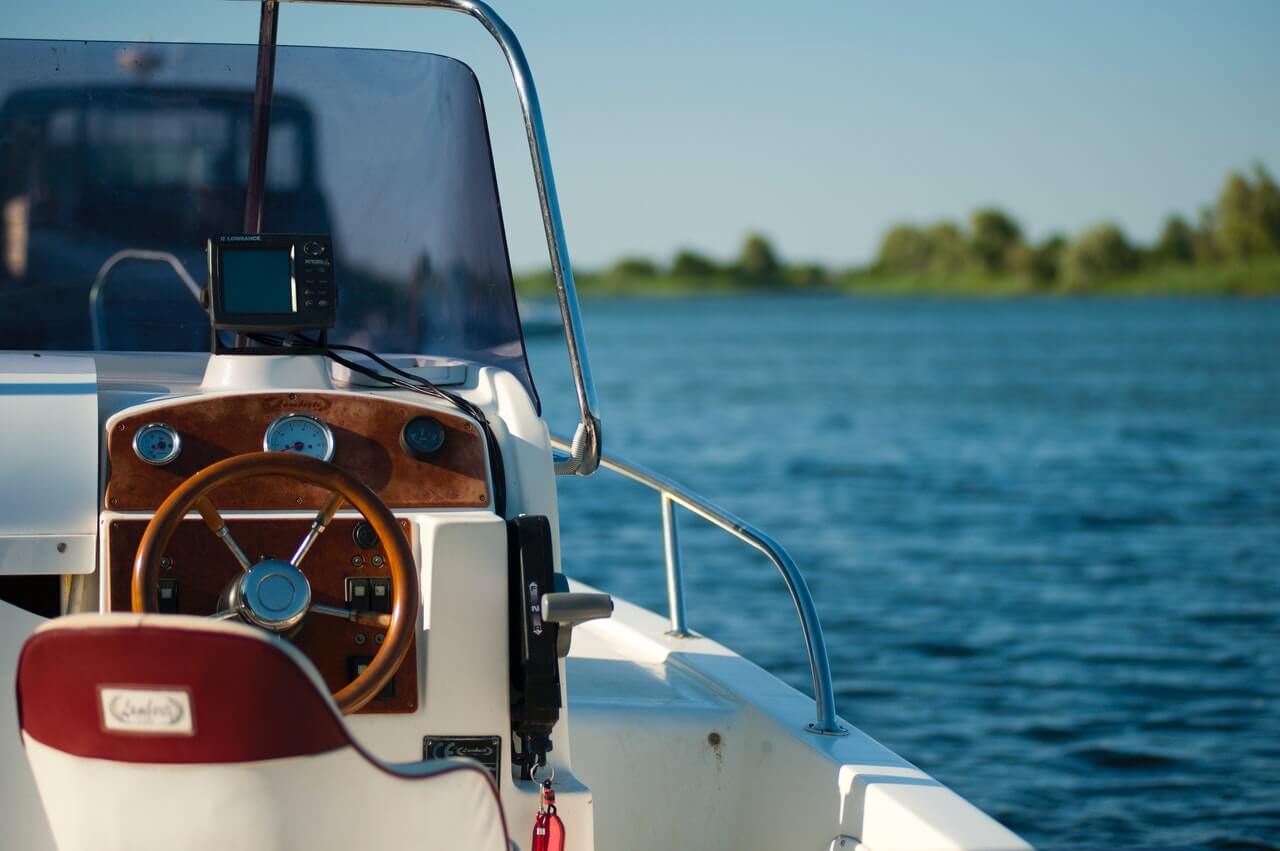 Want to Sail the High Seas? What You Need to Know About Renting vs. Buying a Boat